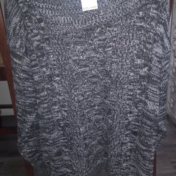 Never Worn New women's warm sweater - Picture 3 of 4